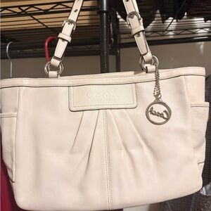 Coach Off-White Leather Shoulder Bag